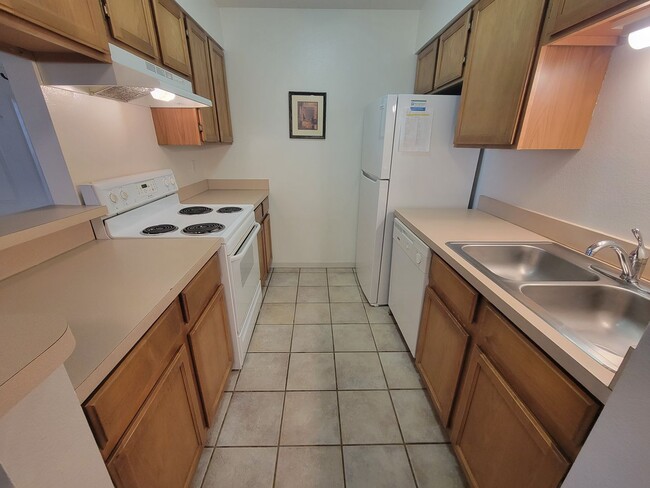 Photo - Fresh Boulder 1 Bedroom Condo for Rent with Pool, Tennis and Fitness Center in Hunter Creek Unit 5