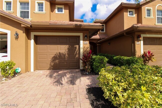 6657 Alden Woods Cir Unit 201