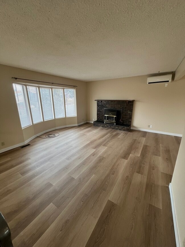 Building Photo - 1200 43rd Ave