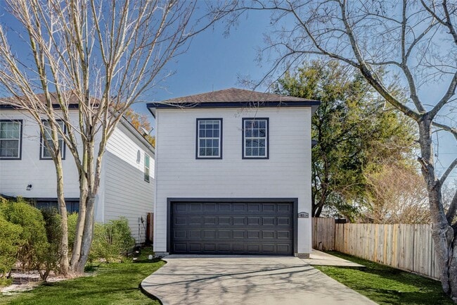 Building Photo - 4834 Hollow Hook Rd Unit A