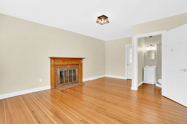 Photo - 157-159 Pleasant Street Unidad 159 Pleasant Street