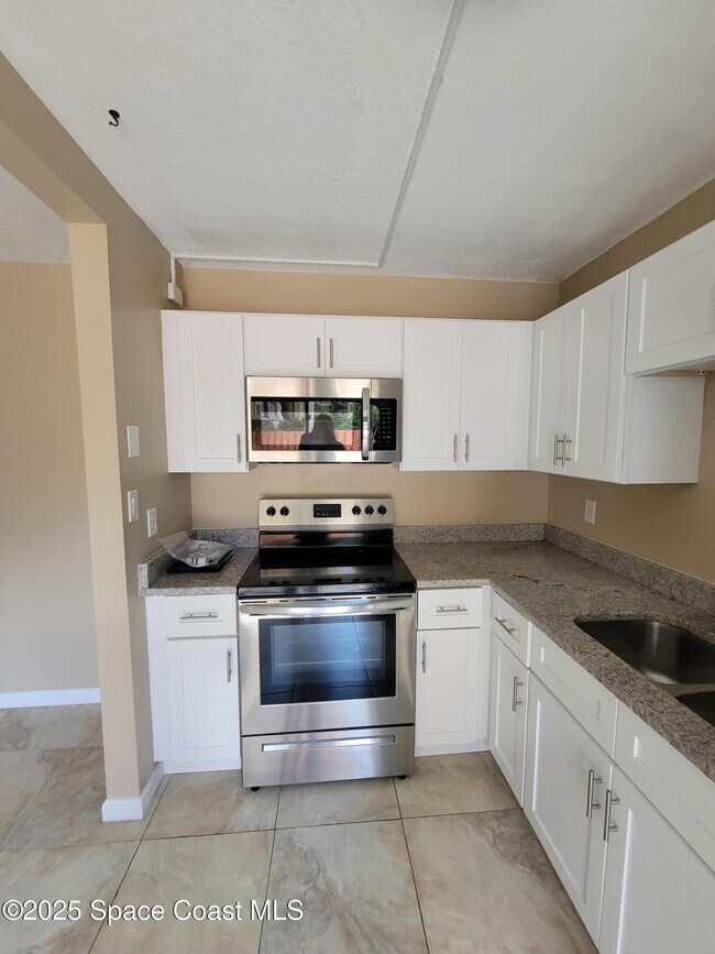 Photo - 2313 Vista Oaks Cir NE