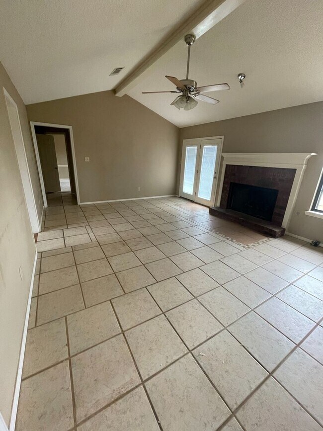 Photo - 1806 Oakview Dr