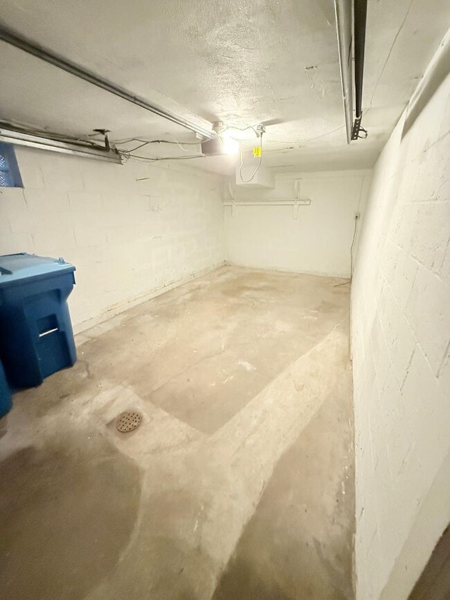 Photo - Spacious 3BD/1BA Single Family Home