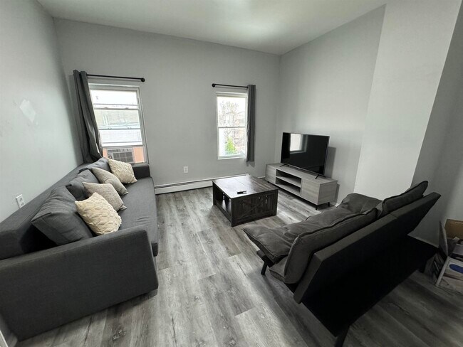 Photo - 1172 Summit Ave Unit #3