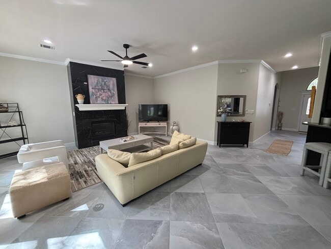 Building Photo - 119 April Waters Dr W