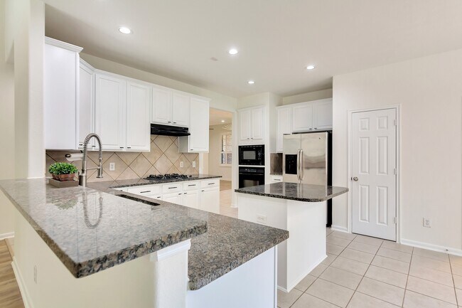 Photo - 22 N Queenscliff Cir