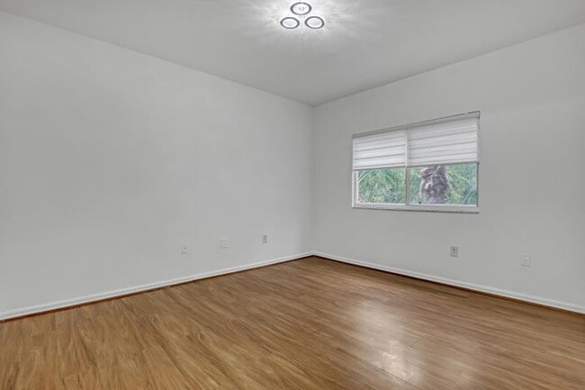 Photo - 340 Crestwood Cir Unit 302