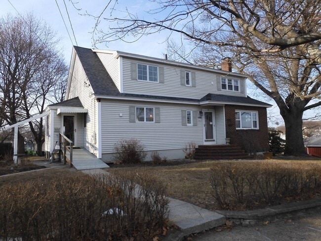 Building Photo - 30 Linwood Ave Unit 2