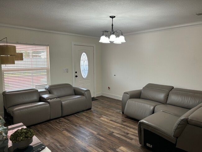 Photo - 421 Titian Rd