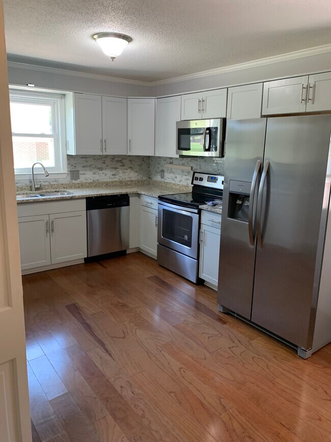 Photo - 207 McLeod Dr