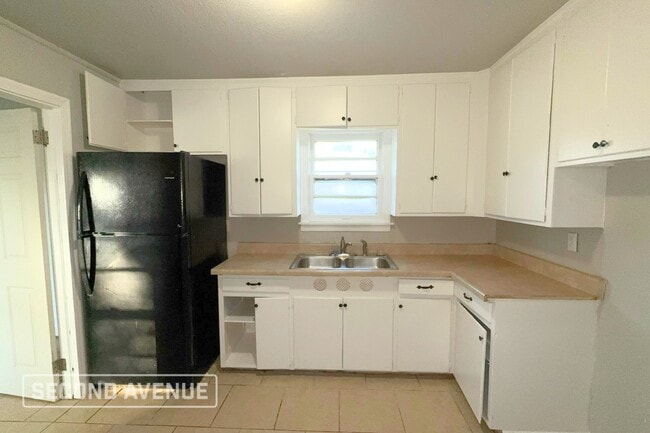 Photo - 1920 NE 29th St