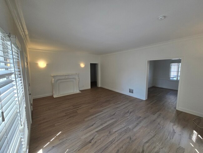 Living Room - 619 S Sweetzer Ave Unit Downstairs