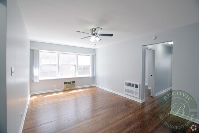 Building Photo - 7639 N Eastlake Ter Unit 1w Rental