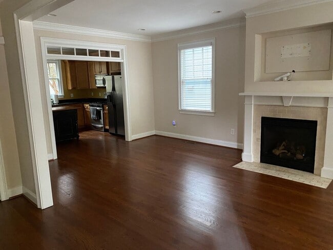 Photo - 945 Longley Ave NW