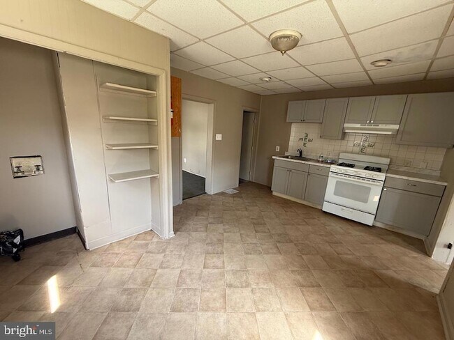 Photo - 16 Delsea Dr N