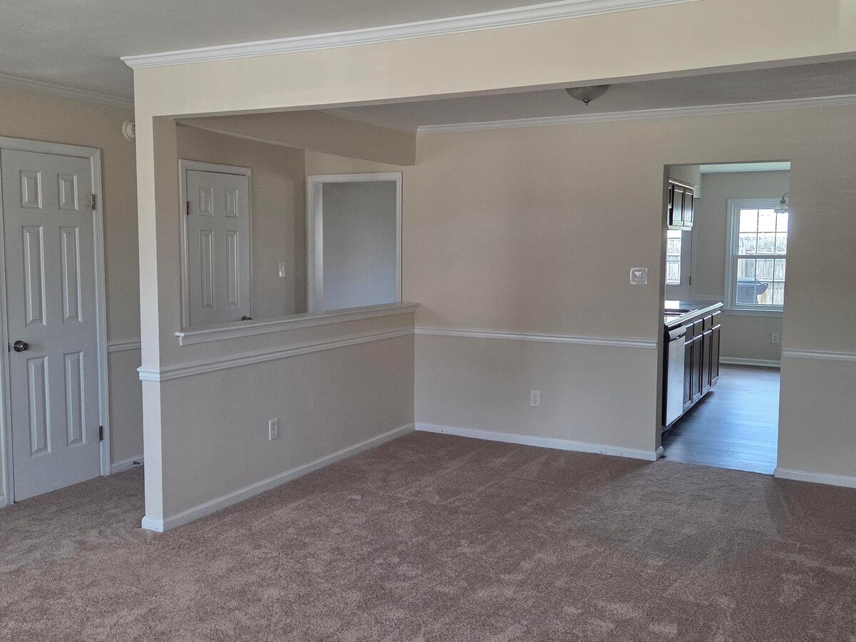 Photo - 1625 Mantane Arch