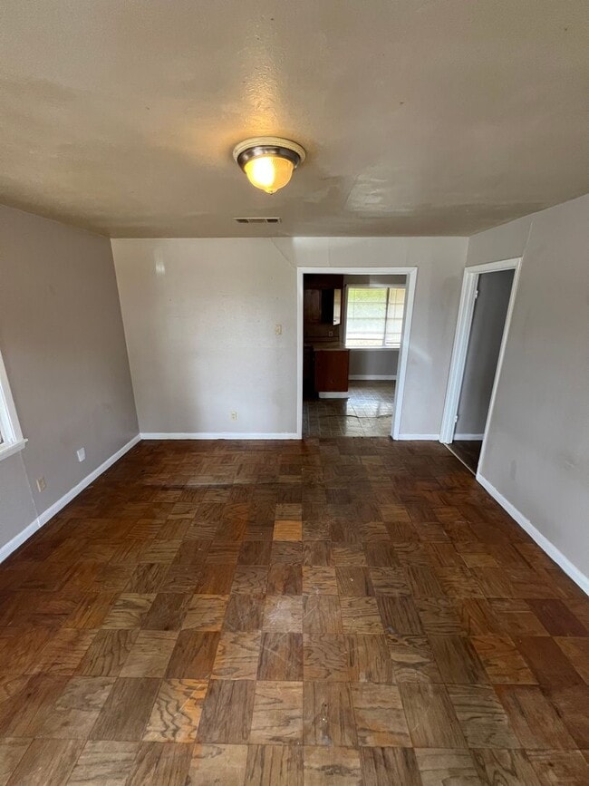 Photo - 919 Pine Tree Dr