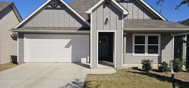 Building Photo - 223 Sweetwater Crk Ln