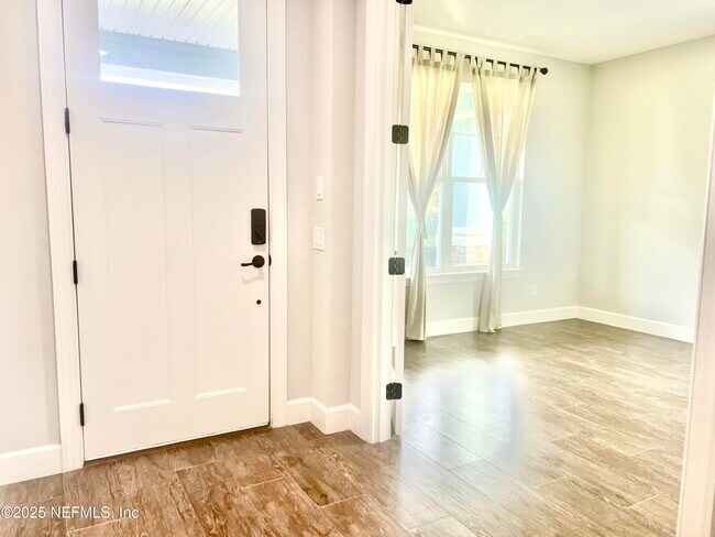 Photo - 242 Orchard Ln