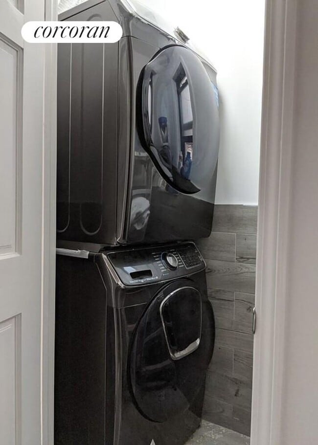 Photo - 582 E 28th St