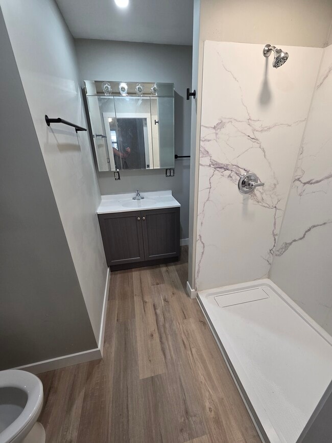 Photo - 264 W State St