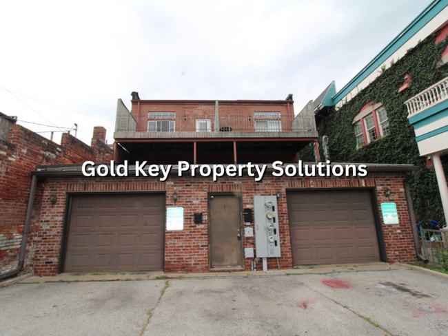 Building Photo - 113-115 E 9th St Unit 113 E 9th  B