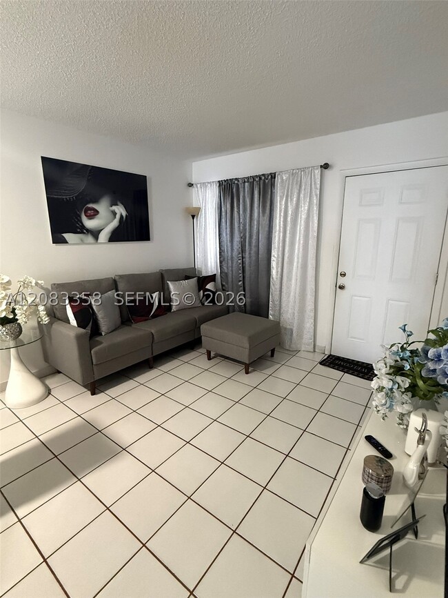 Building Photo - 5420 W 21st Ct Unit 211