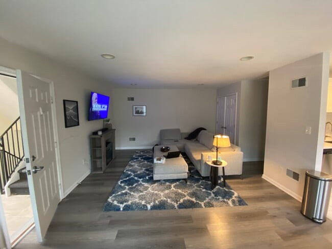 Living Area - 156 Roseland Ave