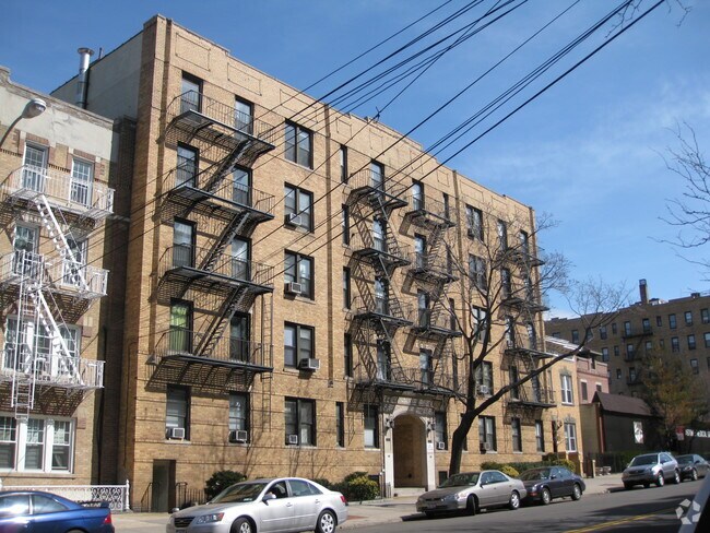 25-21 31 Avenue