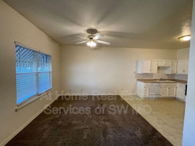 Photo - 209 E Robberson St Unit C