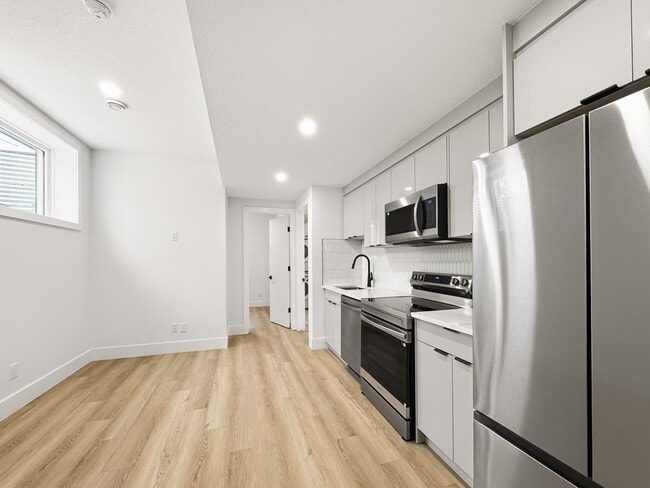 Photo - 4125-41217 17 Ave SW Unit 4125R/ Lower