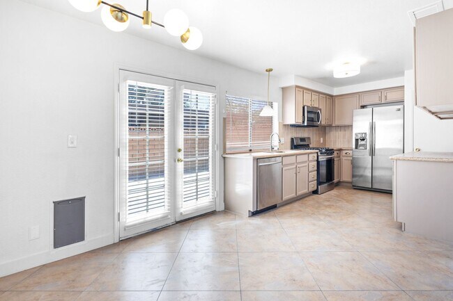 Photo - SPACIOUS 3BEDROOM TOWNHOUSE IN 89103