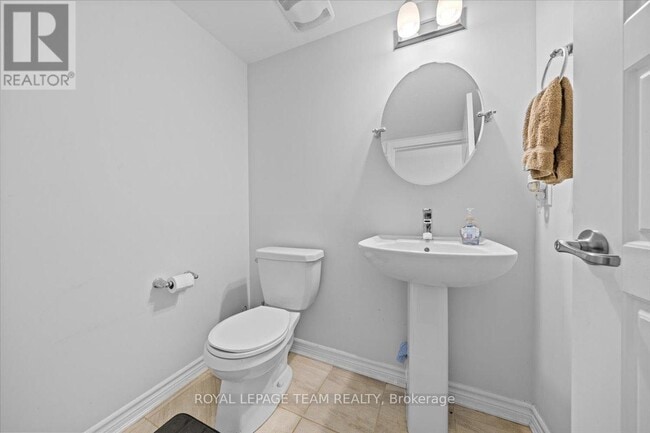 Photo - 814 Stallion Cres