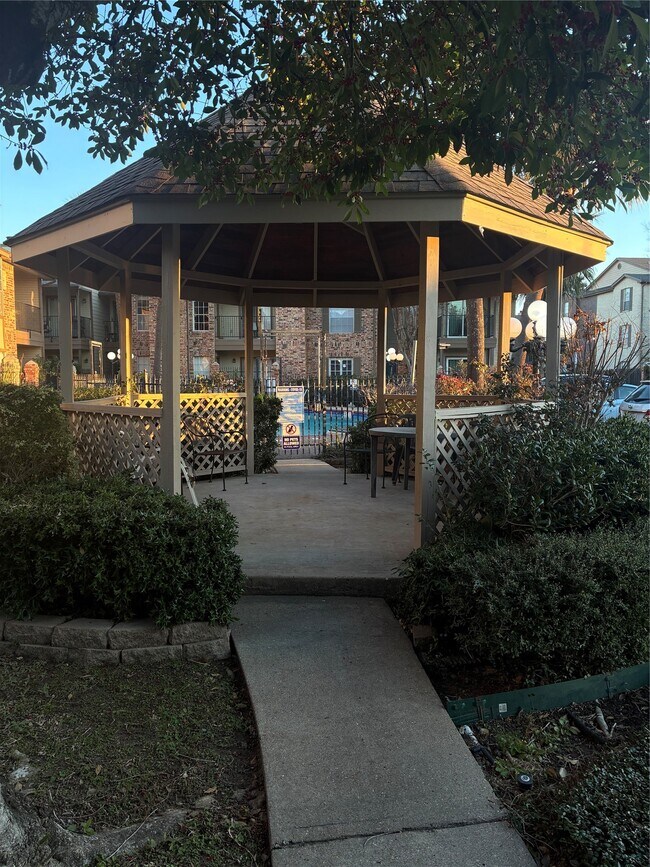 Photo - 2121 Hepburn St Unit 404