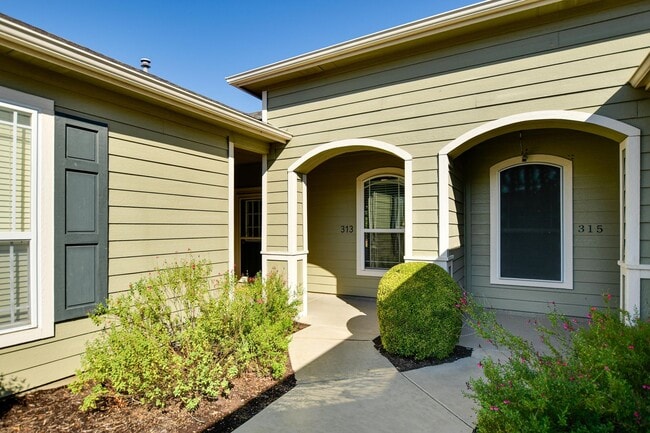 Photo - 313 Essex Ln