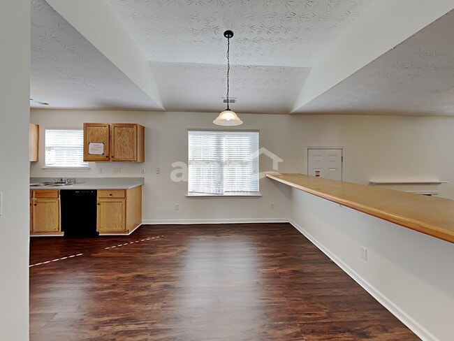 Photo - 2521 Fairstone Ave