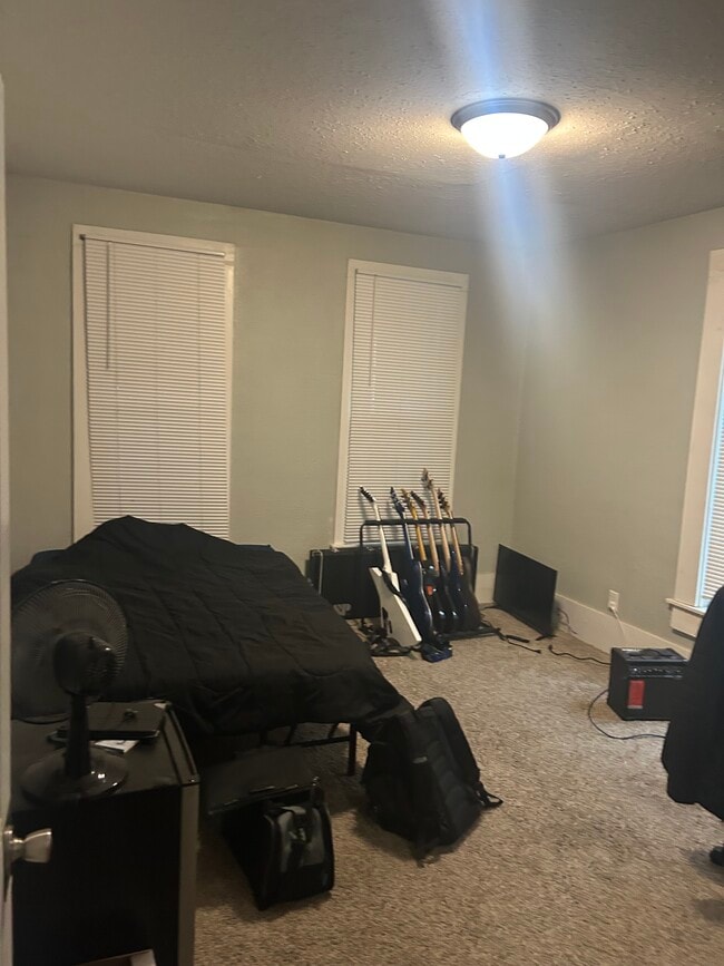 Dormitorio grande - 518 N 4th St