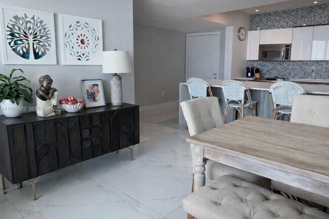 Photo - 951 Brickell Ave Unidad 3304