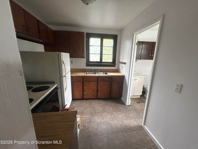 Photo - 717 E Elm St
