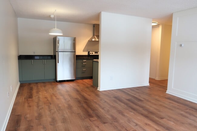 Building Photo - 2616 Harriet Ave S #203 Unit 203