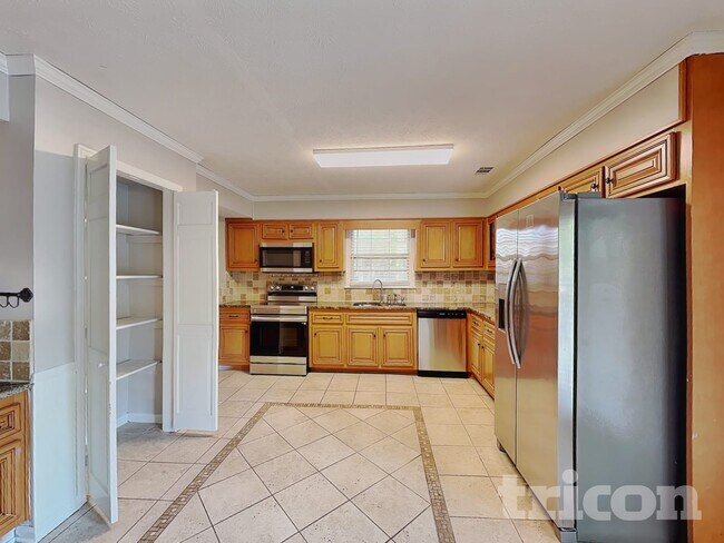 Photo - 100 Creekwood Ct