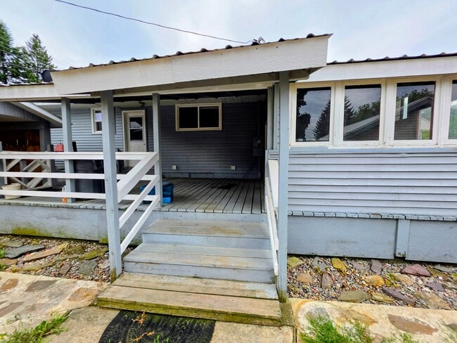 Photo - 310 Flower St