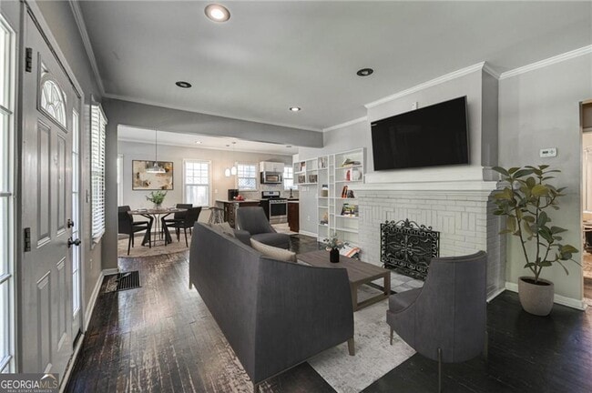 Photo - 483 Burlington Rd NE