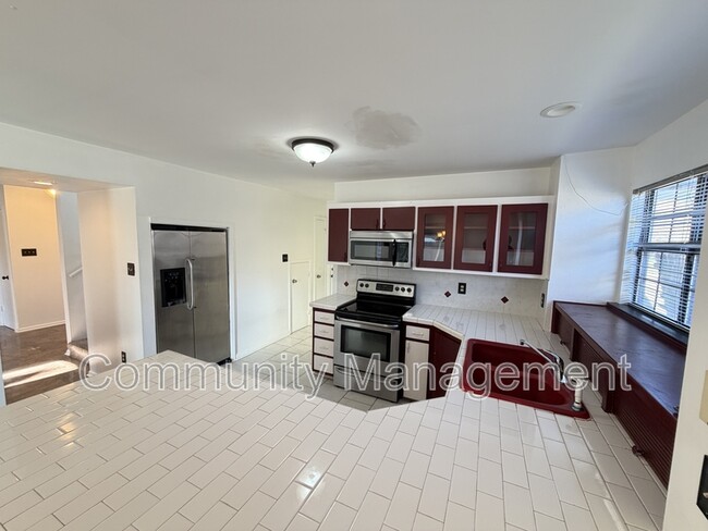 Photo - 533 Hadley Dr