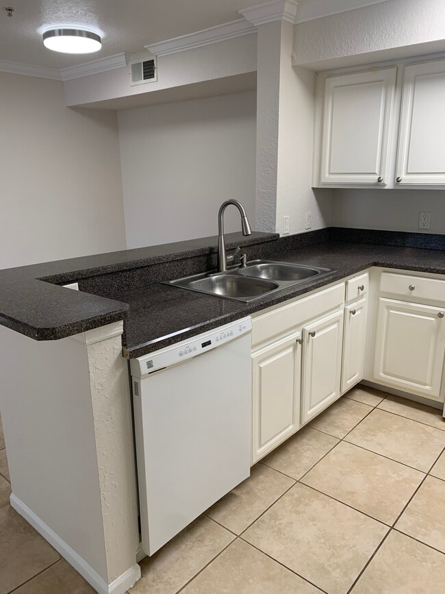 Photo - 805 Boardwalk Dr Unidad Belleza