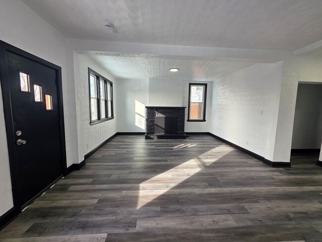 Building Photo - Fully updated 1 bedroom 1 bath apartment for rent in Crafton