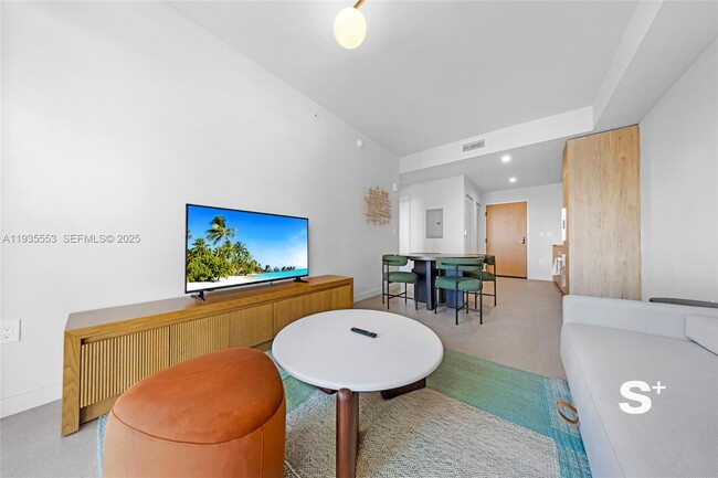 Building Photo - 11 NE 6th St Unit 1910