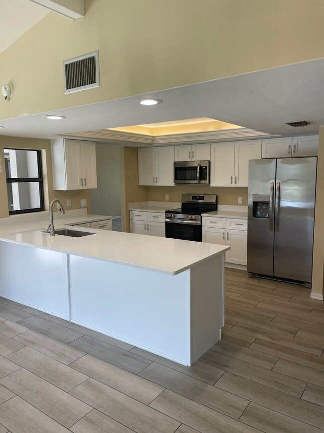 2584 Longboat Dr