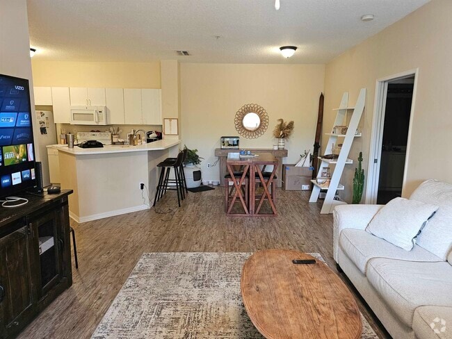 Building Photo - 605 Fairway Dr Unit 307 Rental